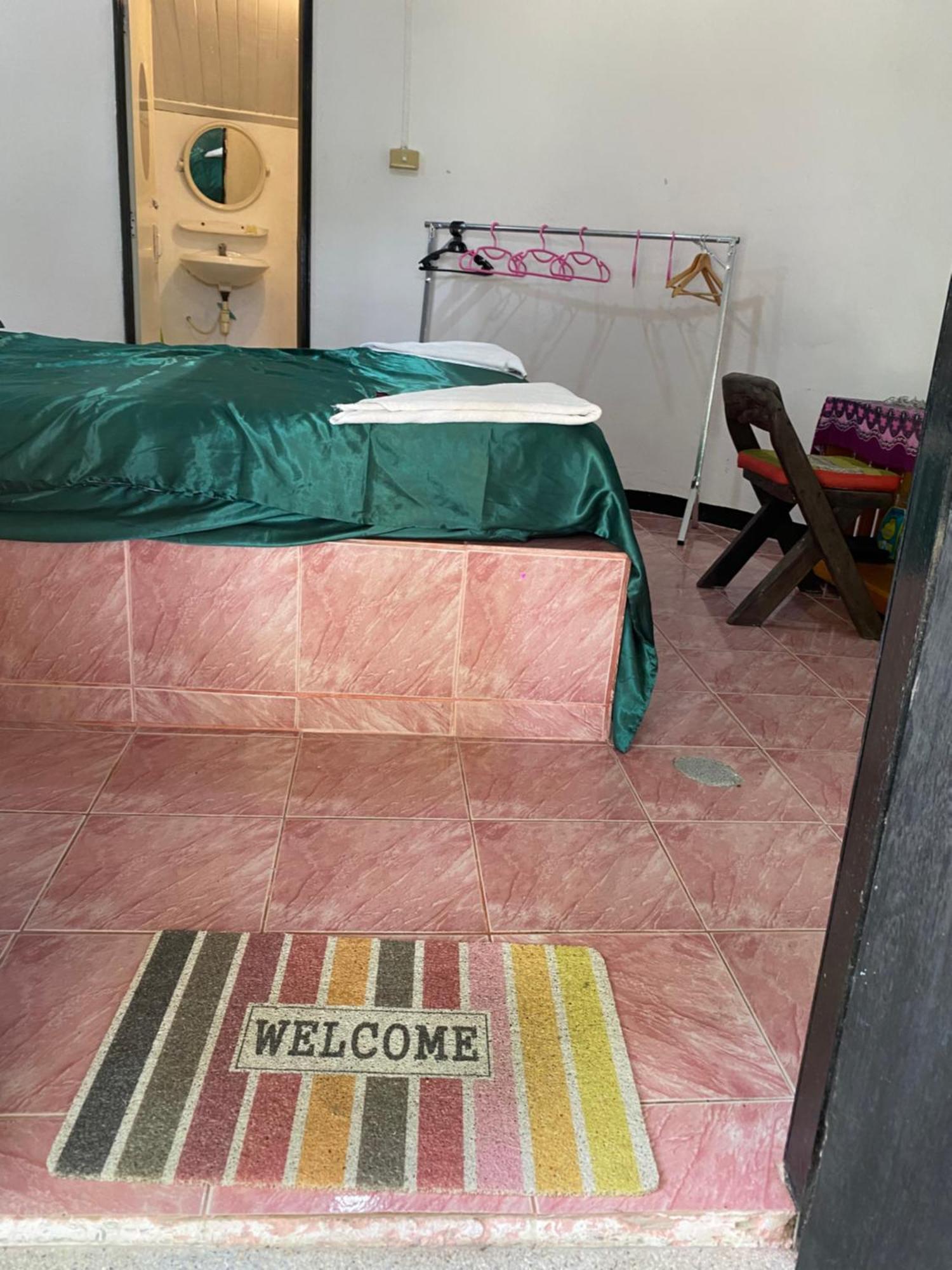 Hutofhappiness Apartamento Thongsala Exterior foto