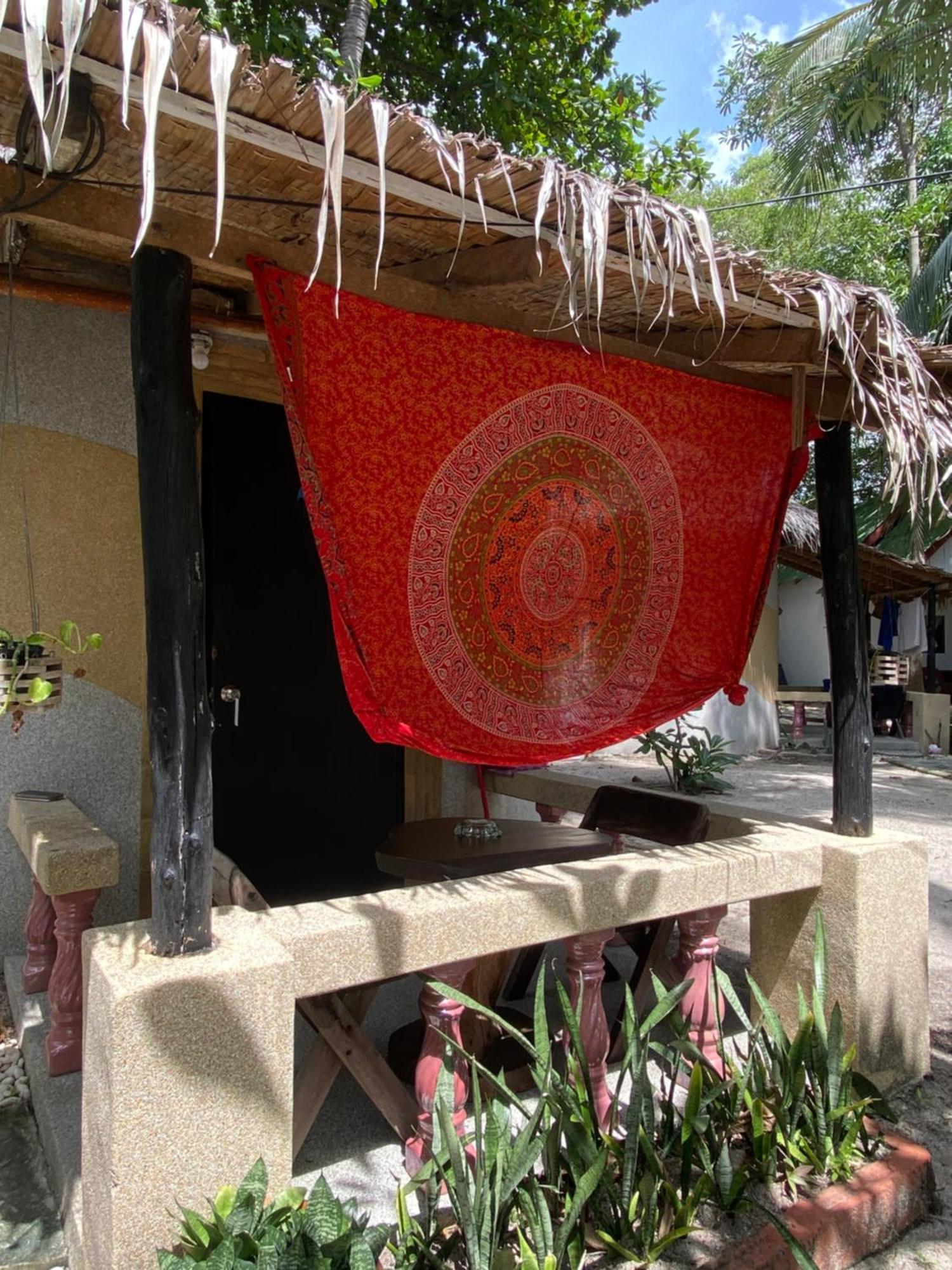 Hutofhappiness Apartamento Thongsala Exterior foto